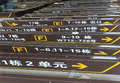 沿河广告标识中，常见的几种安装方式。