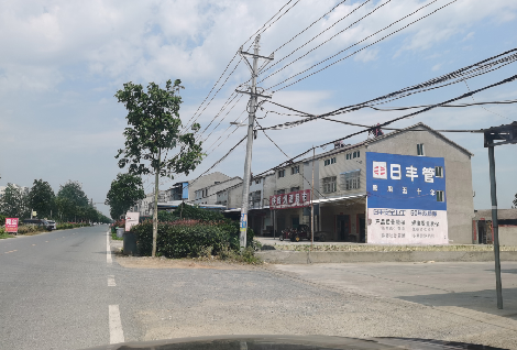 沿河如何能保证墙体广告的醒目性？