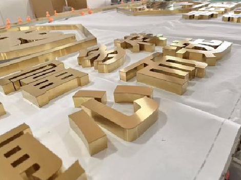 沿河拉丝不锈钢字的特点。