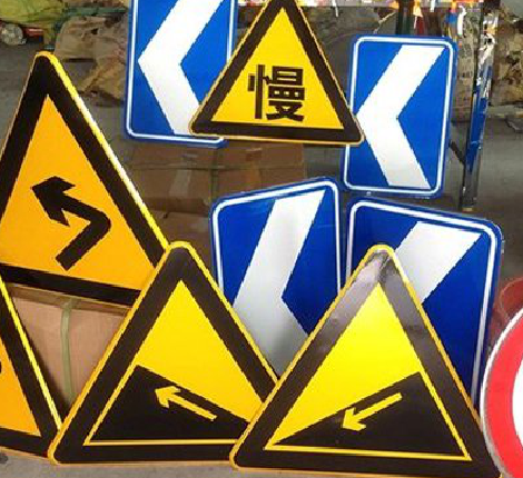 沿河标识标牌中颜色的确定是很重要的。